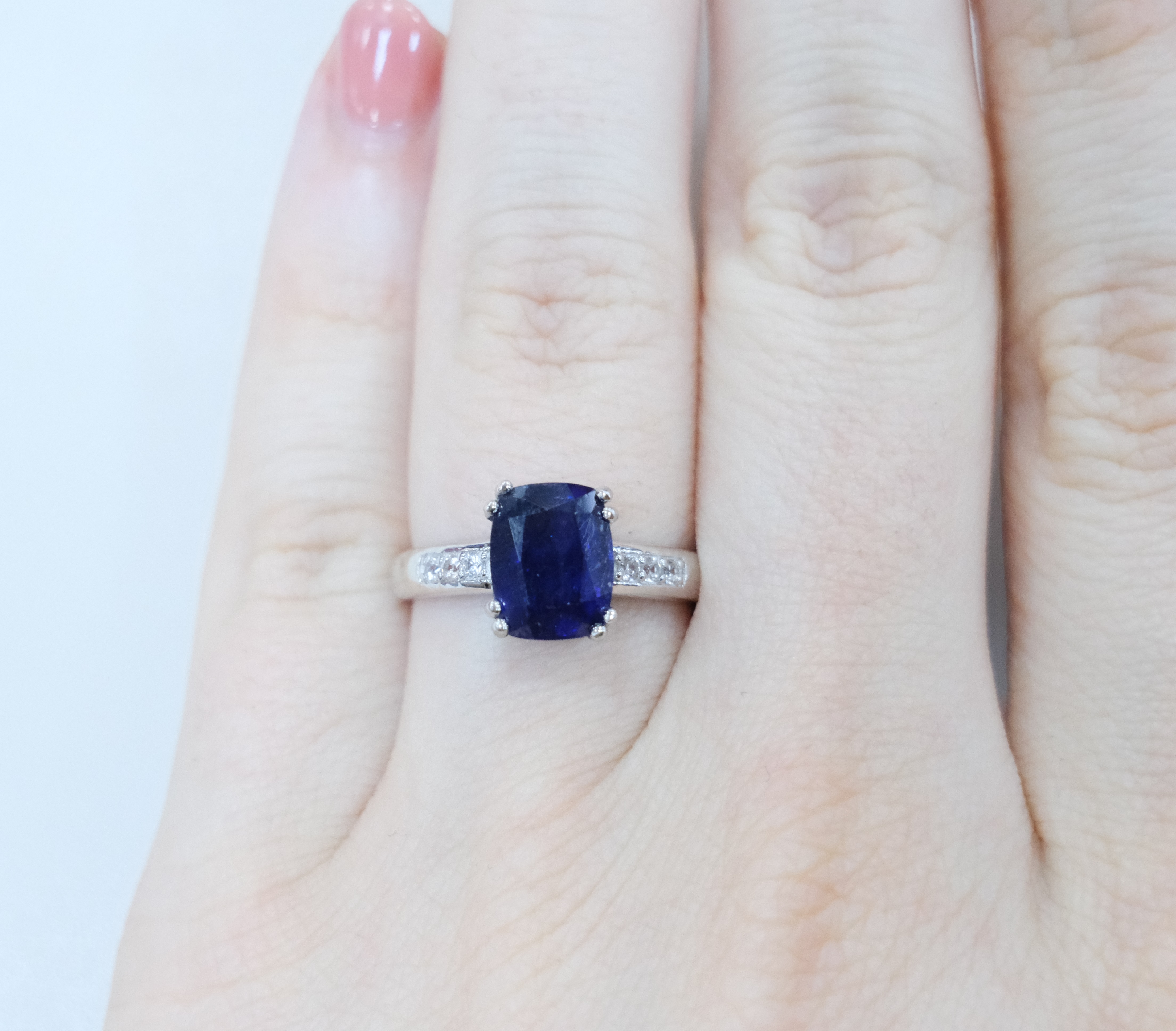 Серебряное кольцо с сапфиром